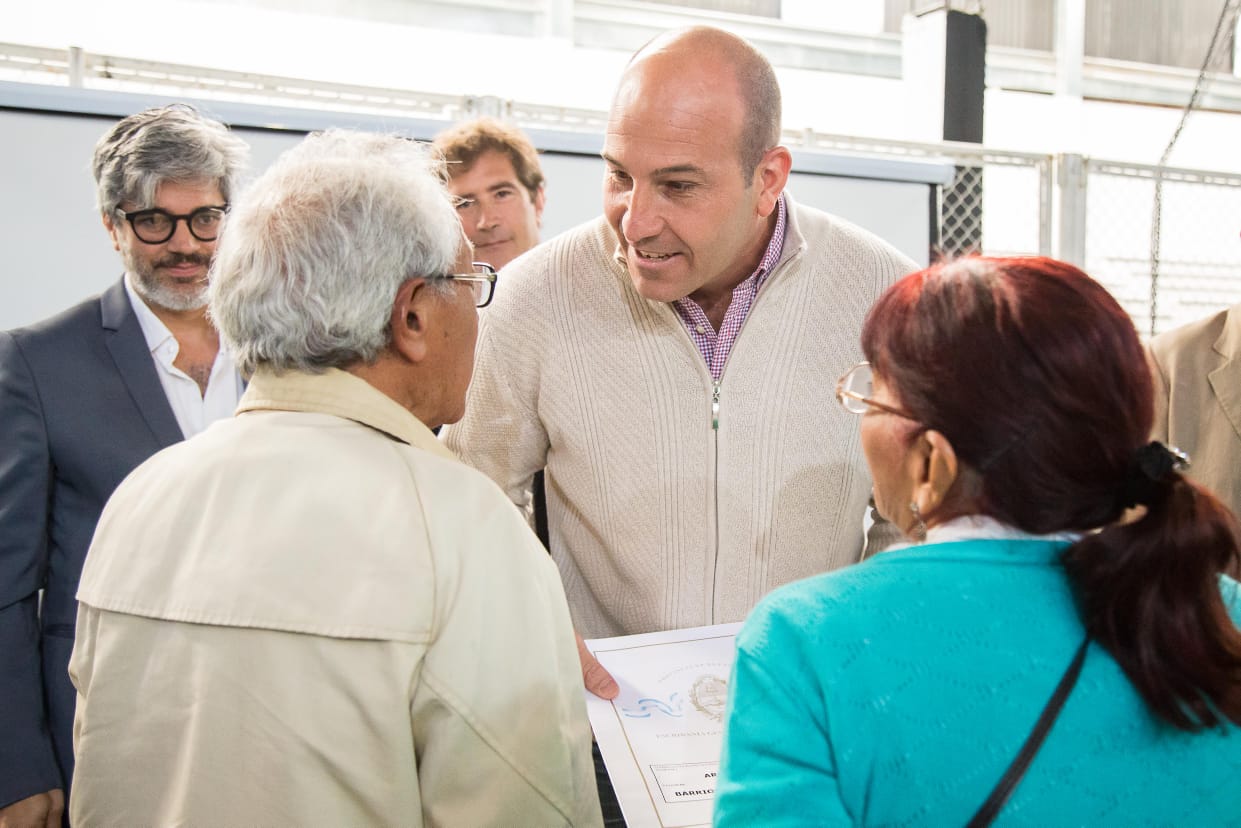 Molina entregó escrituras a vecinos de Quilmes