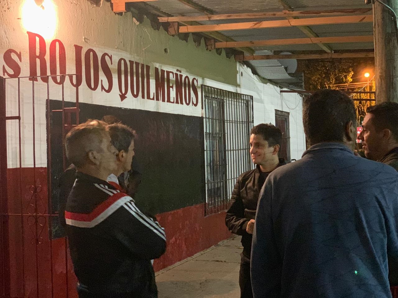 Pérez camina con traje de candidato