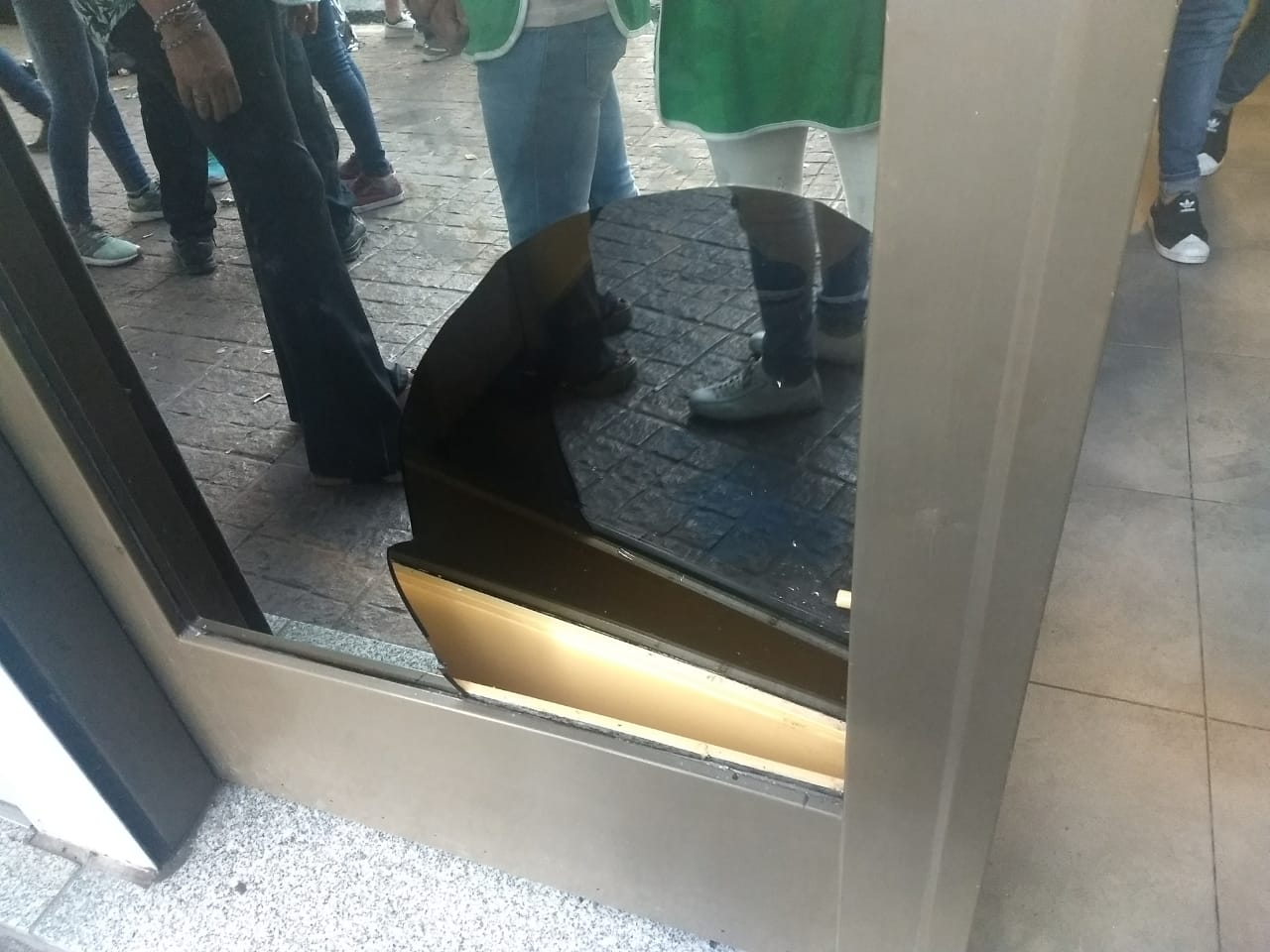 Piñas y escándalo en una asamblea en ATE Quilmes