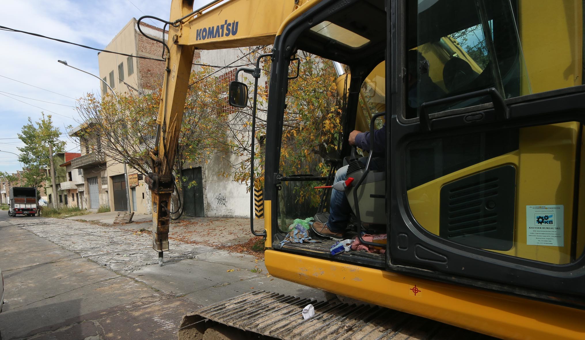 Avanzas la obras de bacheo en Lanús Oeste