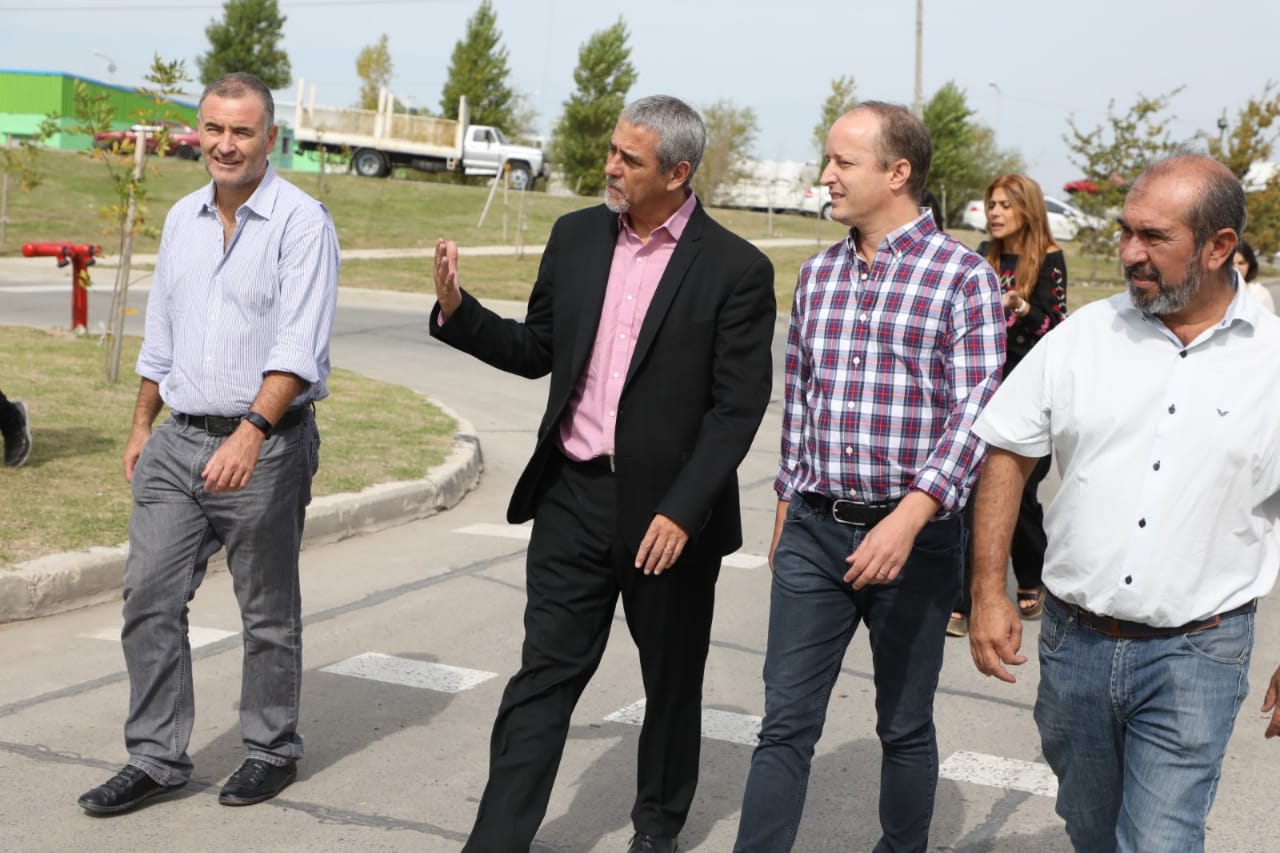 En plan de candidato, Insaurralde recorrió el Eco Punto de Avellaneda junto a Ferraresi