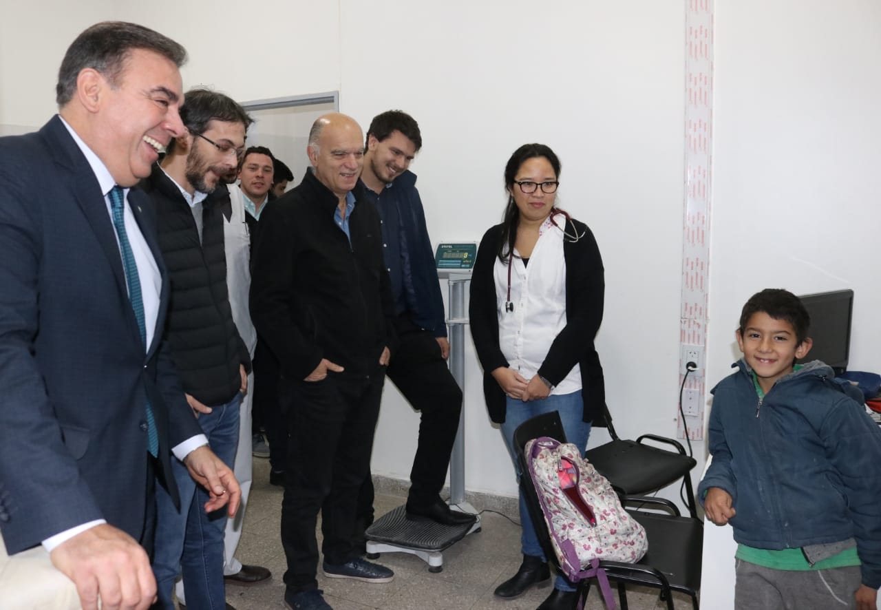 Dando una mano en la campaña: Grindetti invitó a Otero a recorrer salas de salud