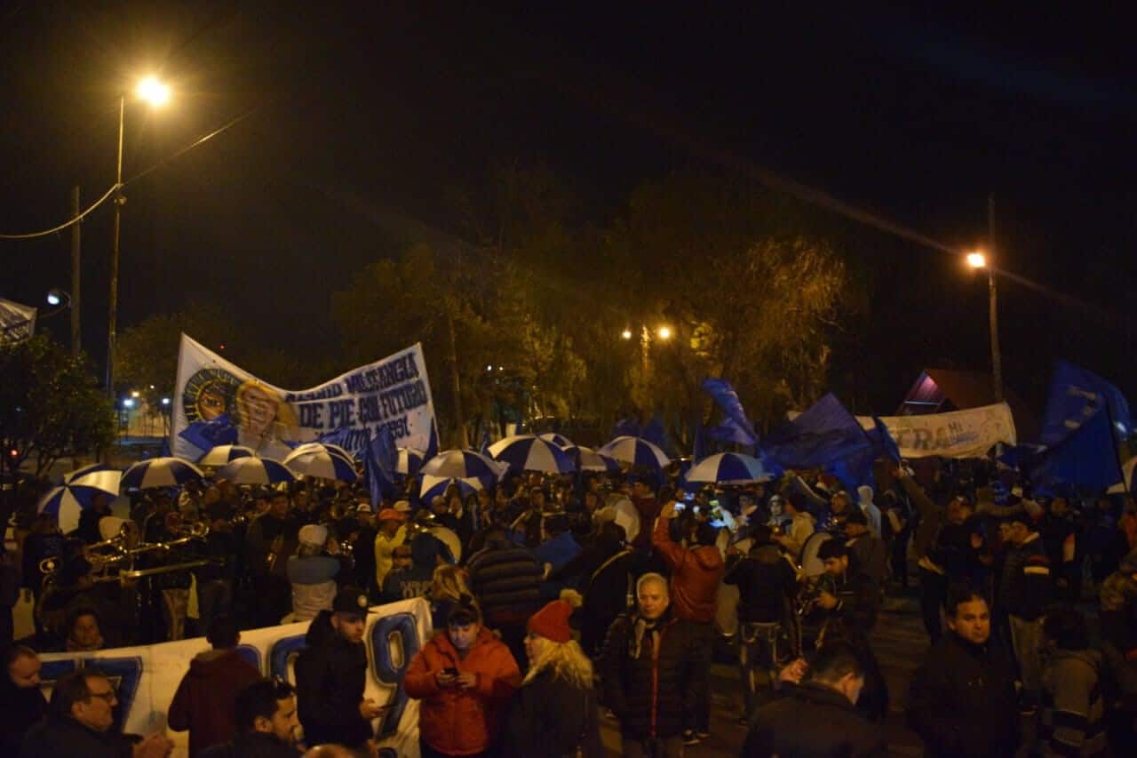 Caravana y apertura de local de Pérez en Solano