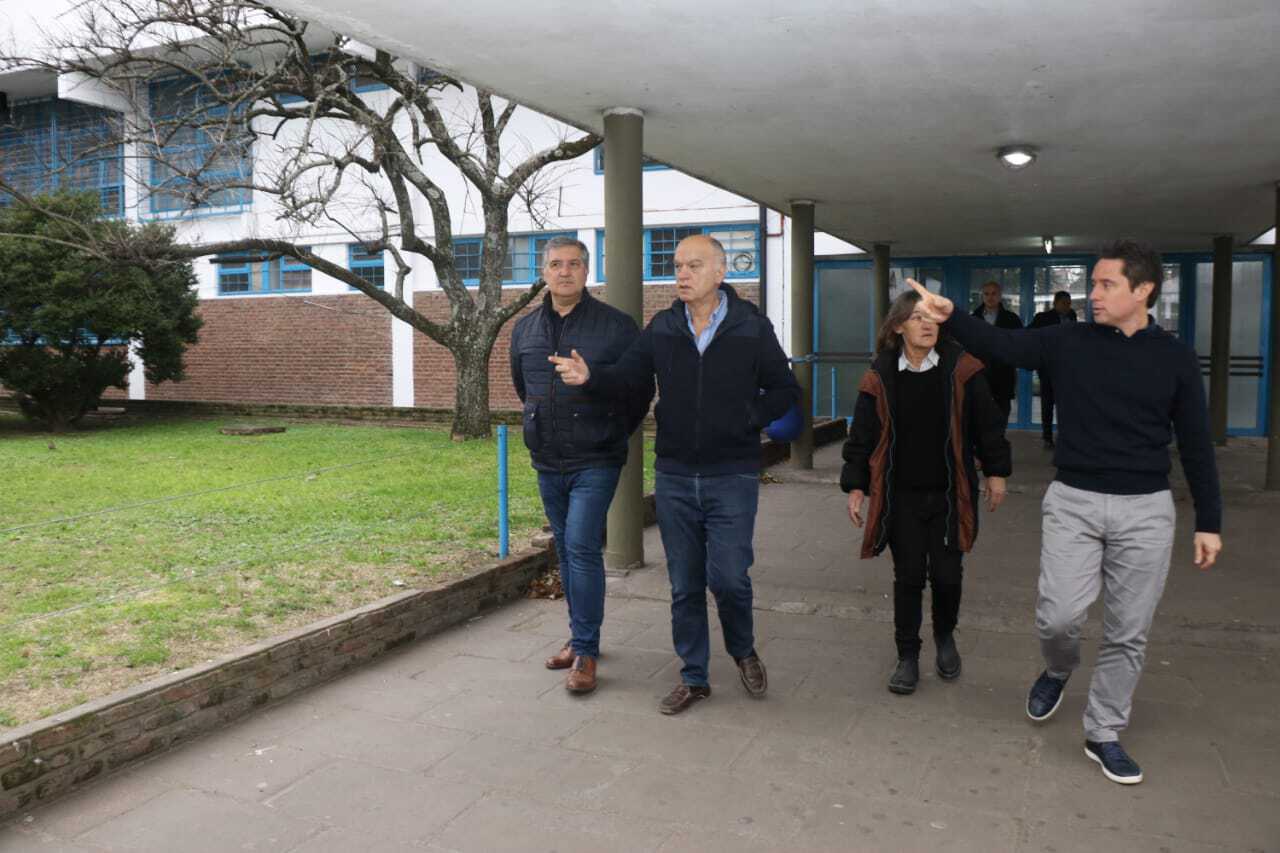 Grindetti recorrió escuelas junto a Sánchez Zinny