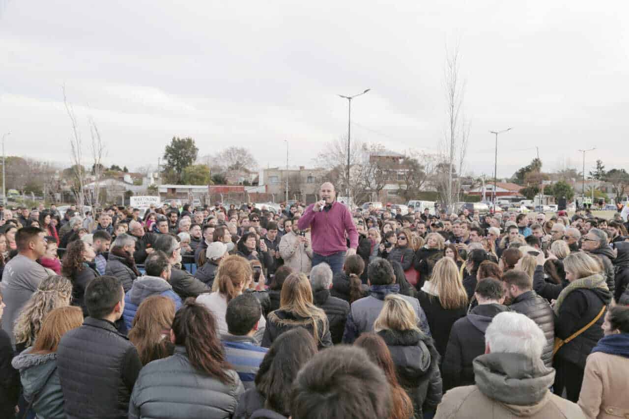 Con vecinos y recorriendo obras Molina cerró la campaña
