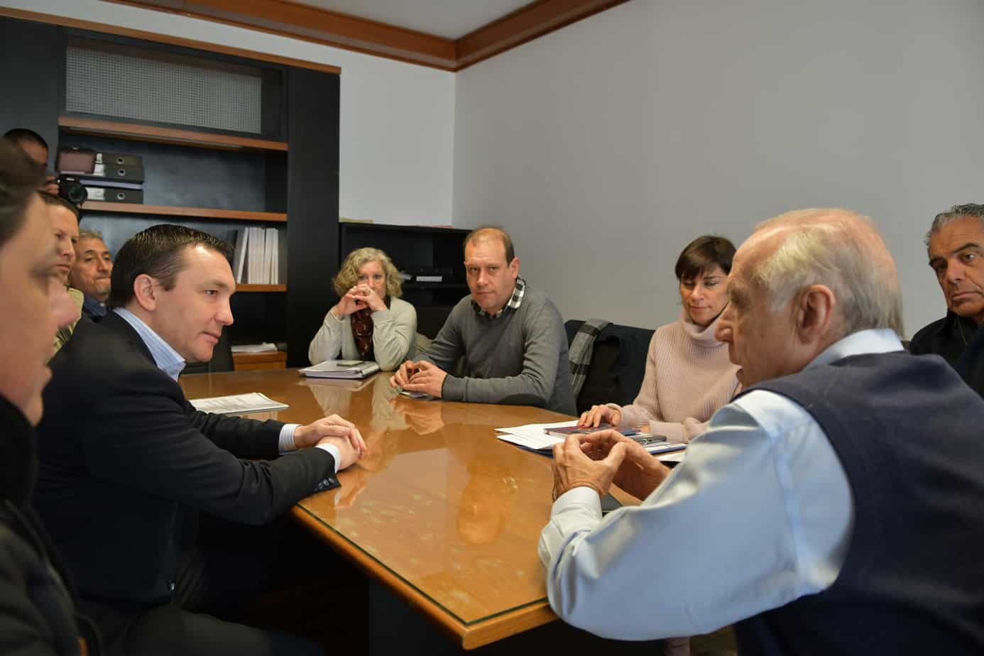 Watson reclamó en provincia los fondos para finalizar planes de viviendas