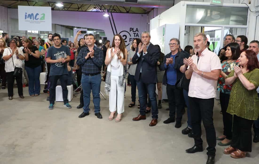 Ferraresi inauguró la muestra anual de arte de los institutos municipales