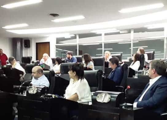 La oposición pidió eximir de prestar servicios a empleados municipales en situación de riesgo