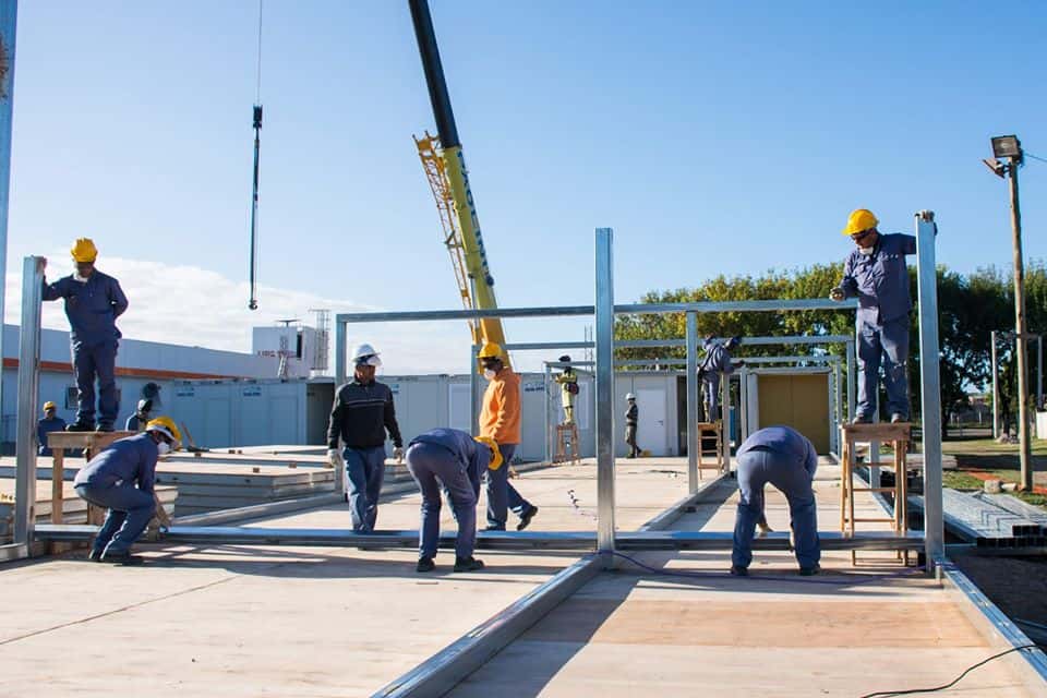 Watson recorrió obras del hospital modular con funcionarios del gobierno nacional