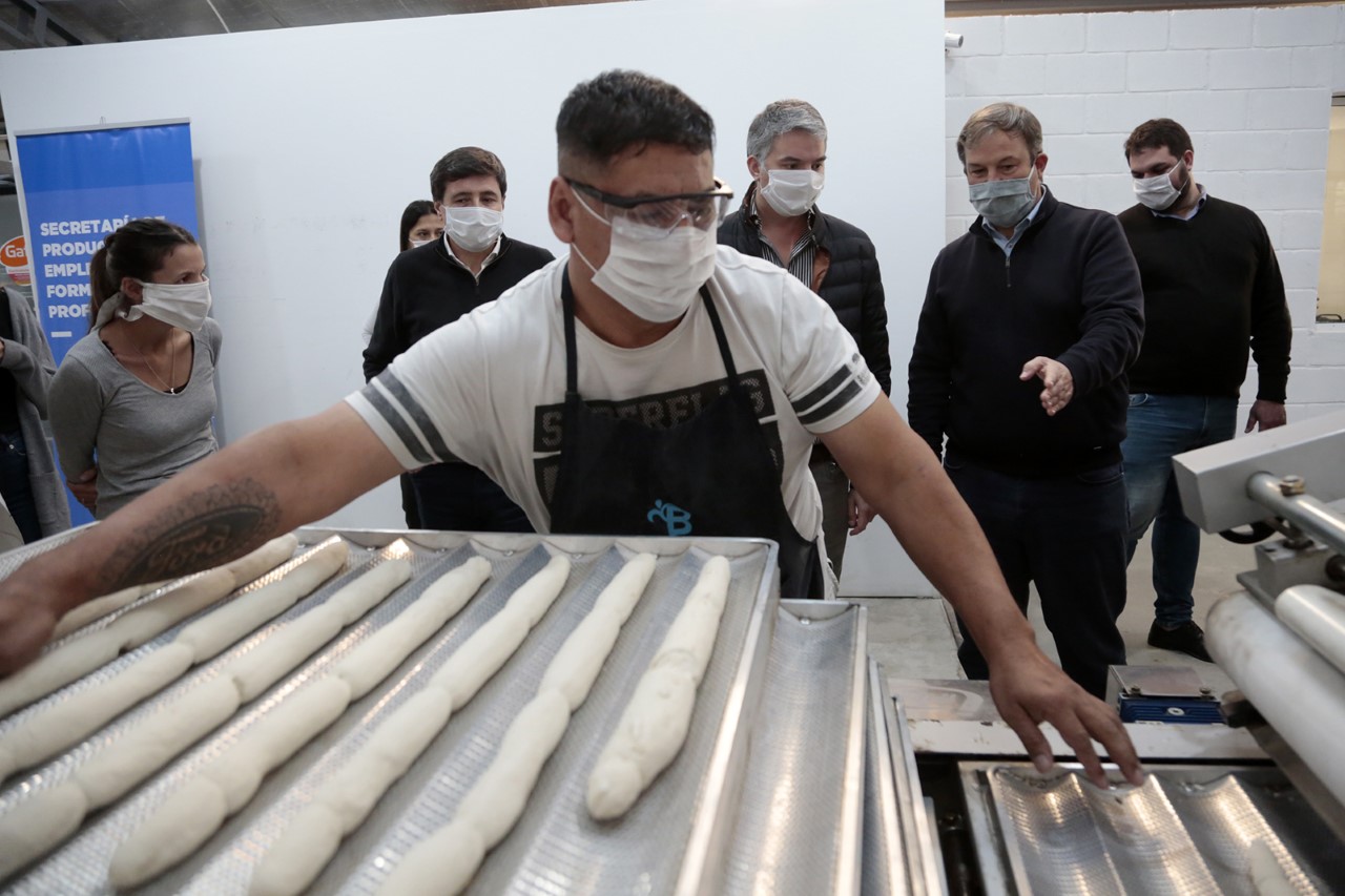 Usan máquinas incautadas del narcotráfico para hacer pan