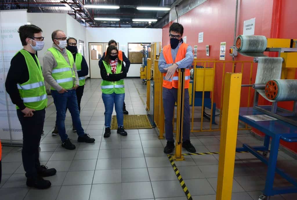 Costa recorrió empresas reabiertas en medio de la cuarentena junto a Intendentes