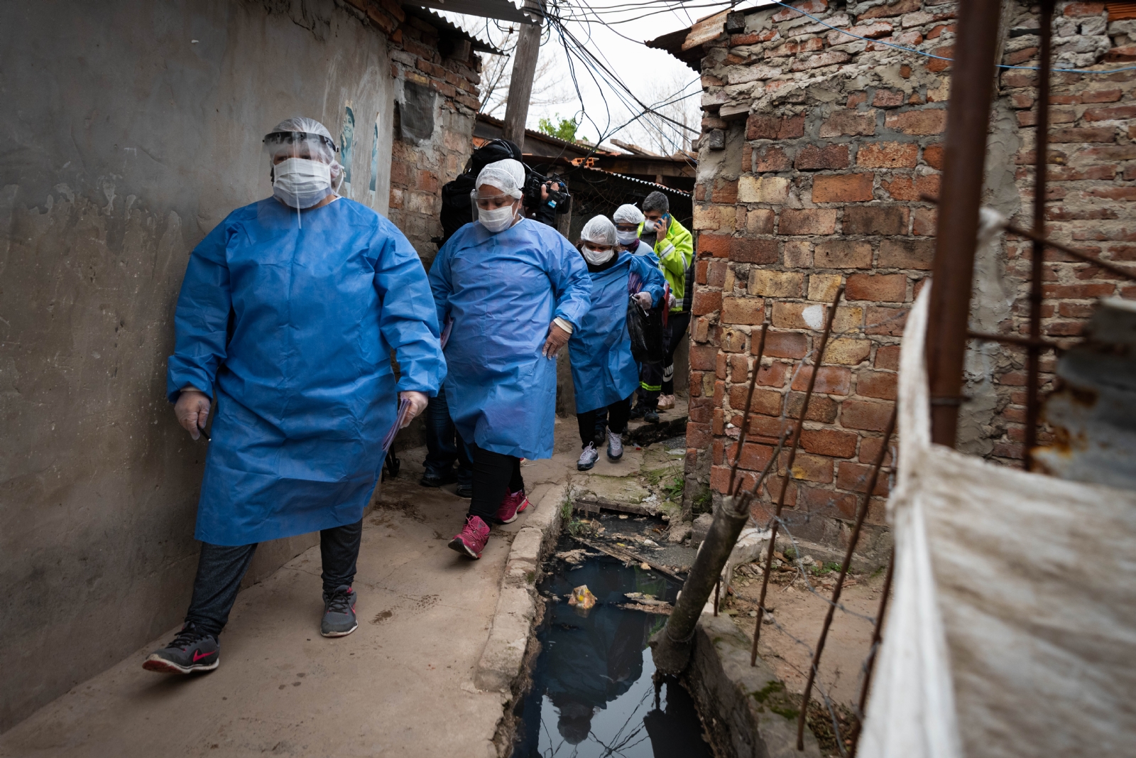 Villa Azul: continúan los operativos con 92 casos confirmados y 100 en estudio