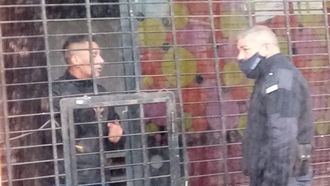 Hicieron una fiesta clandestina, se atrincheraron y cayeron tras 5 horas
