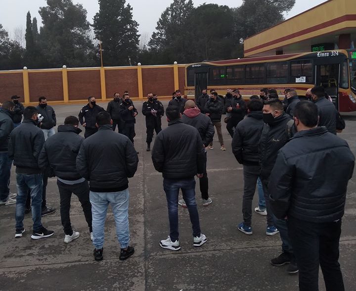 Varela: Le cortaron un dedo a un chofer de la línea 324 en un robo