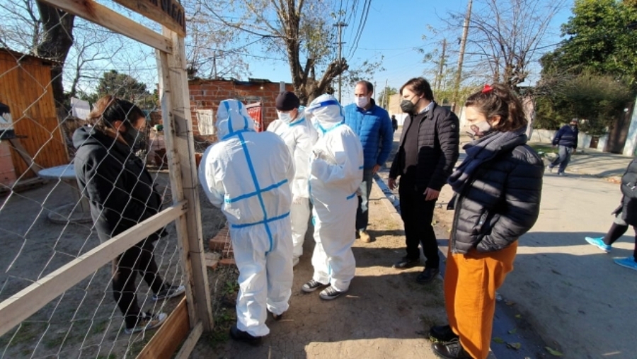 El Ministerio de Salud realiza un operativo en Villa Azul para detectar personas con anticuerpos