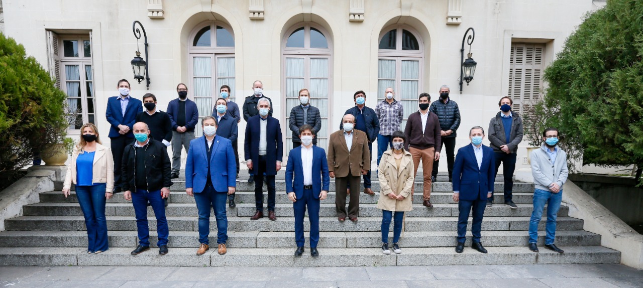 Kicillof con intendentes: seguridad, cortes de luz y pandemia