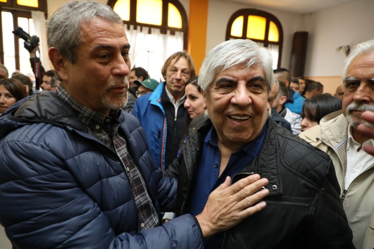 Conflicto en puerta entre Ferraresi y Camioneros por la recolección de residuos