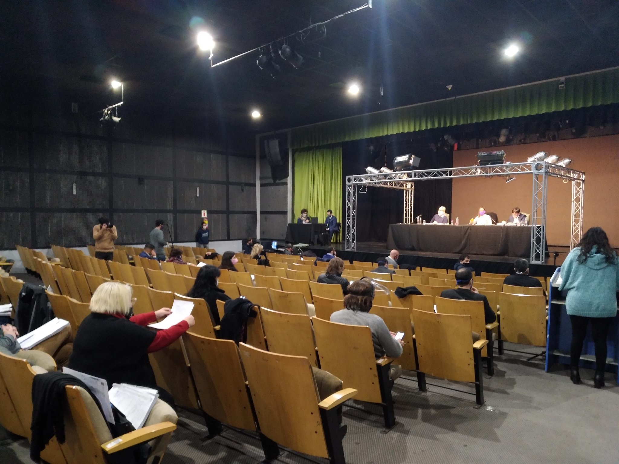 Peleas, homenajes y quejas en una sesión tensionada del HCD