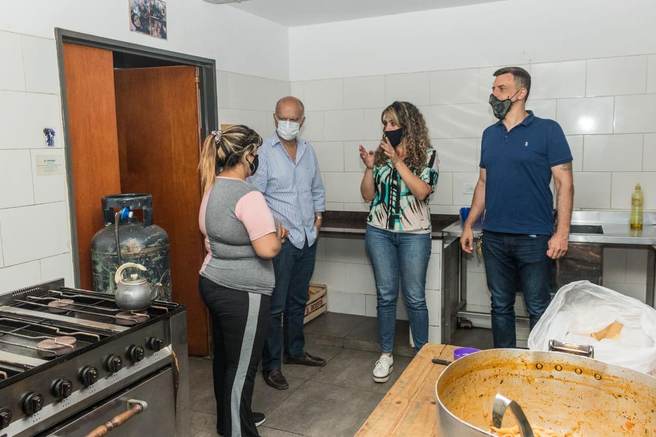 Grindetti visitó un comedor comunitario de Monte Chingolo