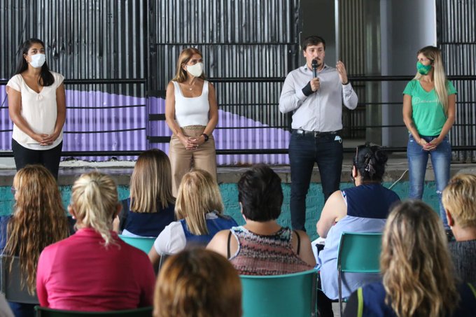 Capacitan auxiliares municipales de cara al regreso a las escuelas