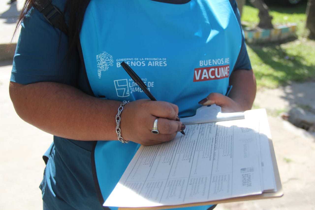 Voluntarios empezaron a recorrer las calles para promover la vacunación