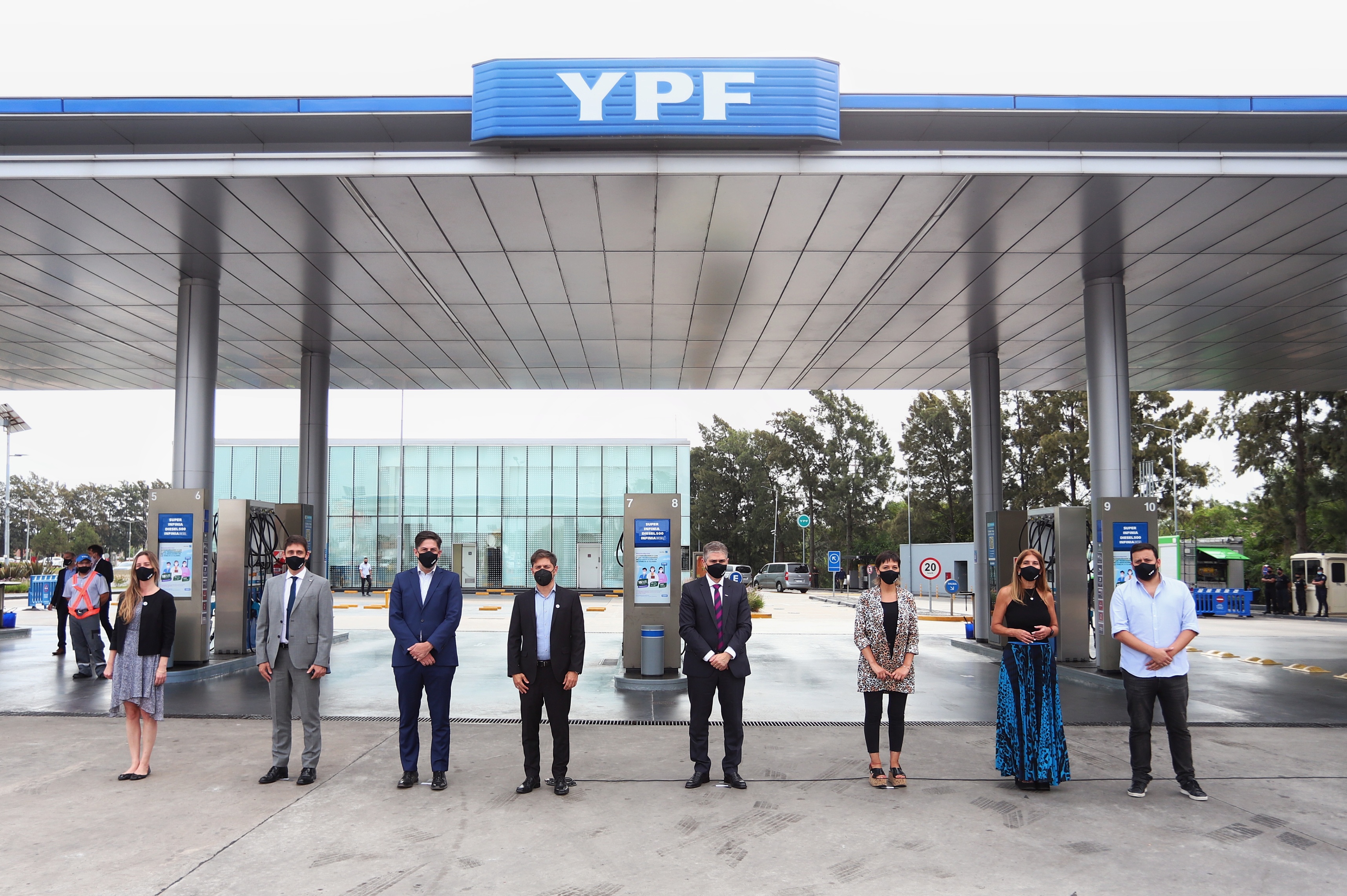 YPF dará descuentos del 15% a docentes y auxiliares