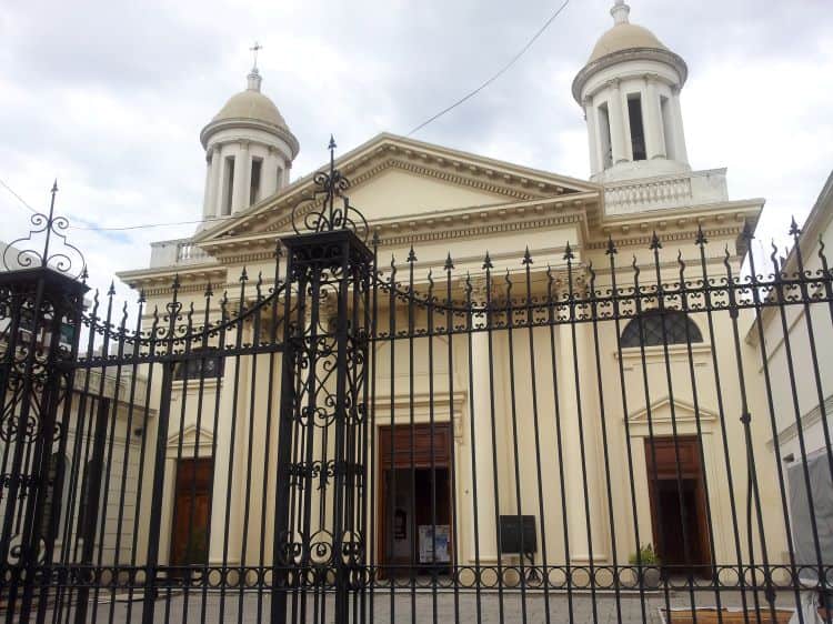 Robo en la Catedral: se llevaron la corona de la Virgen