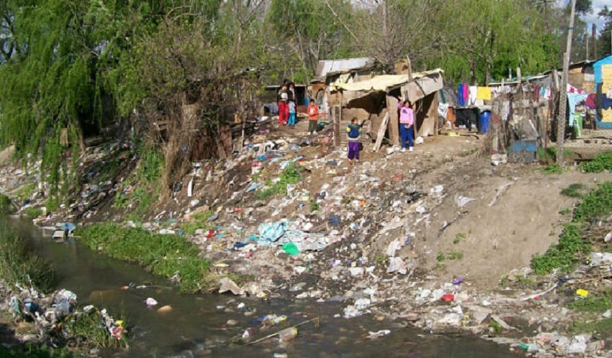 Más del 50% de los habitantes del conurbano son pobres