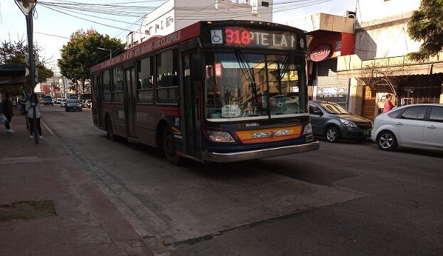Anunciaron reducir la circulación colectivos y Transporte advirtió «fuertes sanciones»