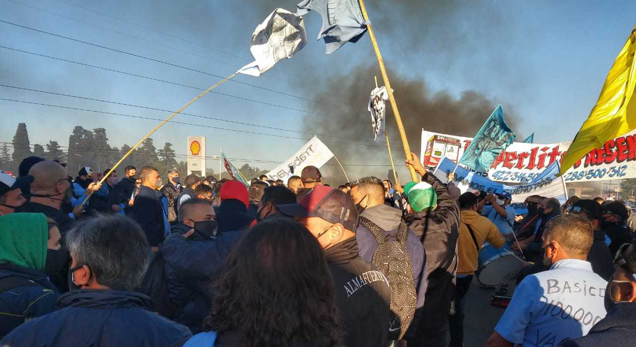 Choferes piden aumento salarial y que se los incluya en el plan de vacunación