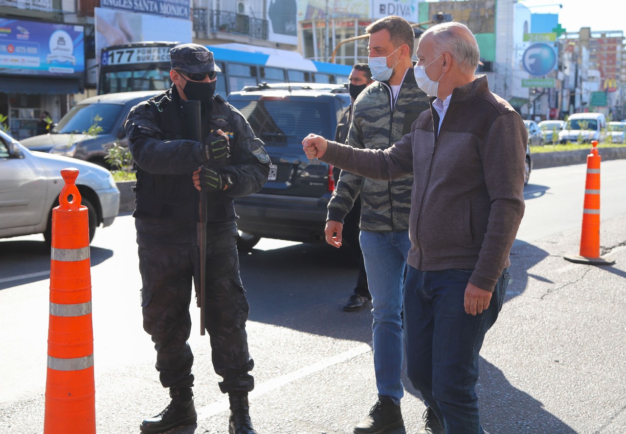 Grindetti y Kravetz encabezaron un operativo en vía pública del PRI