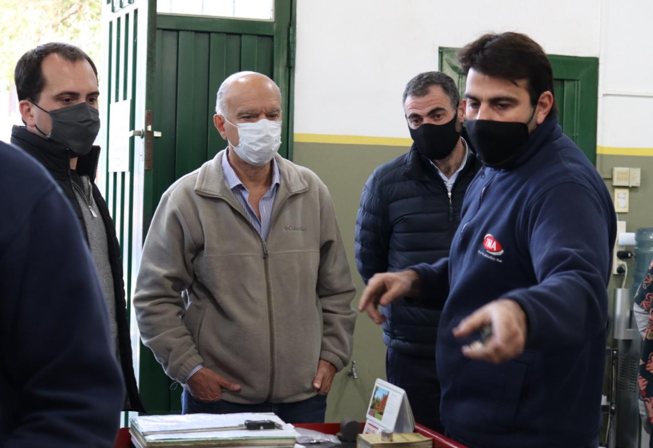 Grindetti de recorrida: visitó una fábrica y se reunió con referentes del PRO en Berazategui