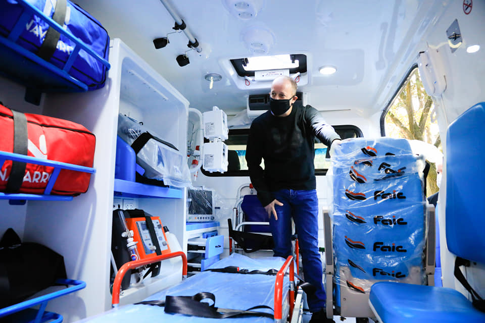 Insaurralde presentó dos nuevas ambulancias de terapia intensiva