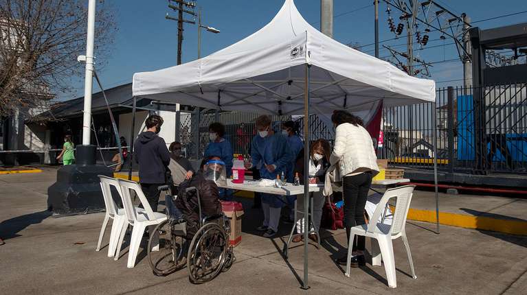 Provincia refuerza la vacunación con postas en estaciones de trenes