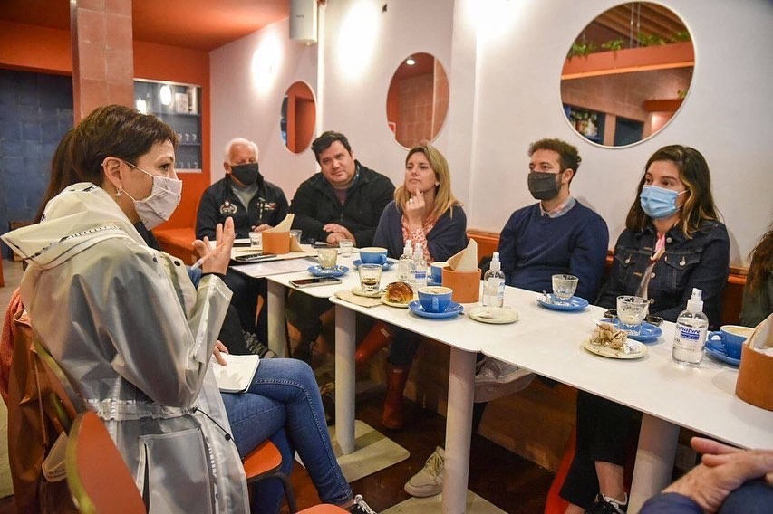 Mayra Mendoza se reunió con comerciantes de Bernal centro