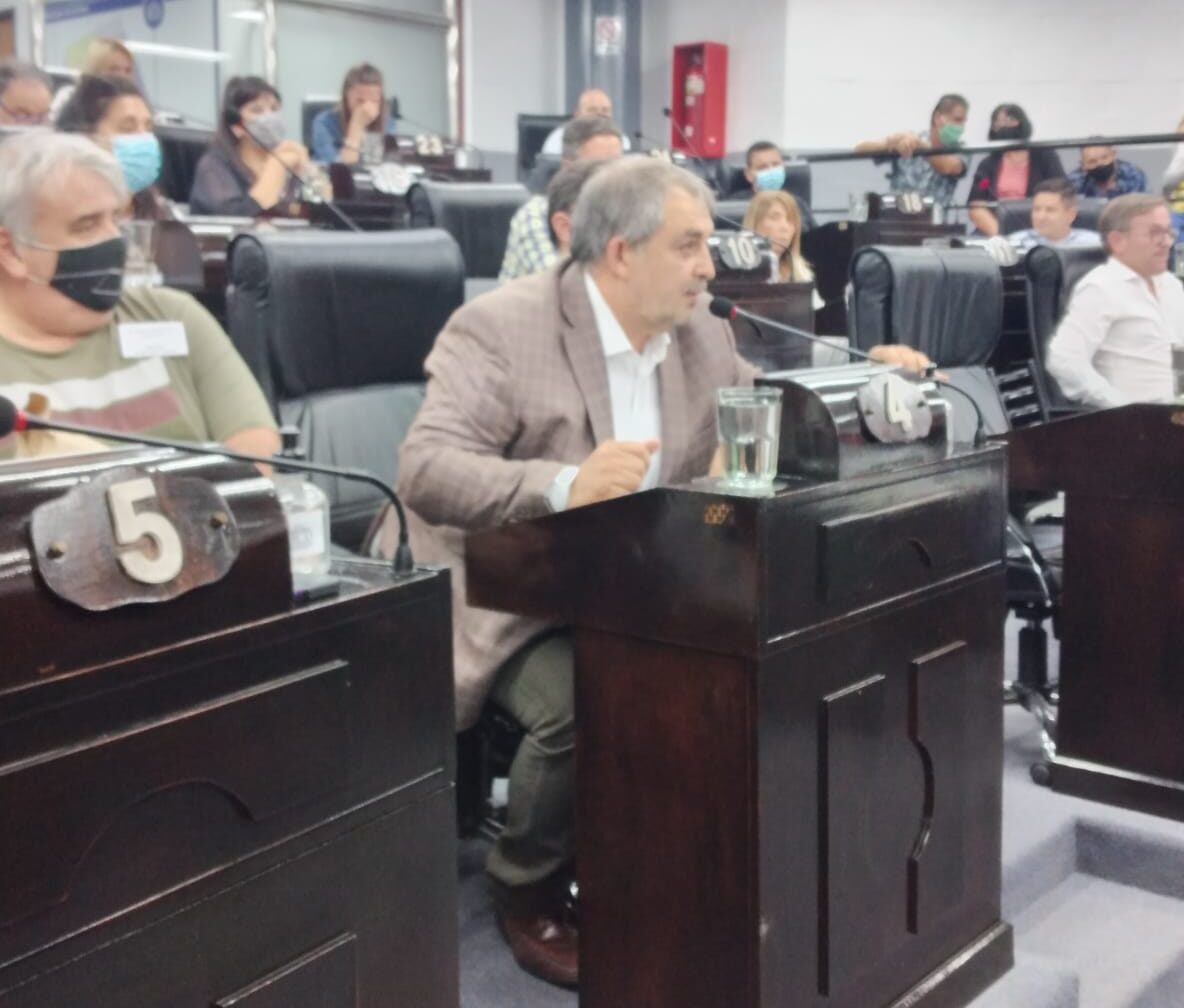 El escándalo siguió en el HCD de Quilmes: fuerte cruce entre Pérez y Báez