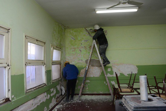 Provincia manda 3 mil millones de pesos a Consejos Escolares para obras