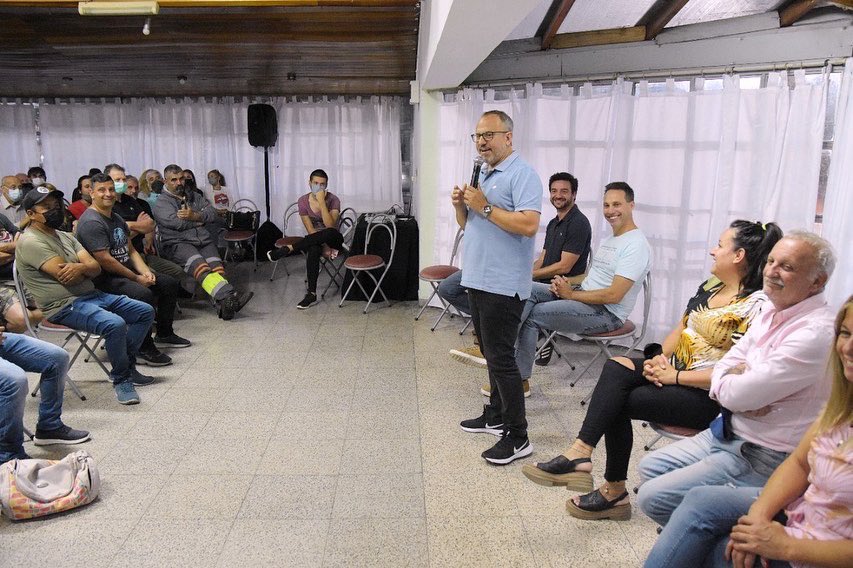 Con un mensaje para «seguir creciendo en el conurbano», Valenzuela aterrizó en Lomas