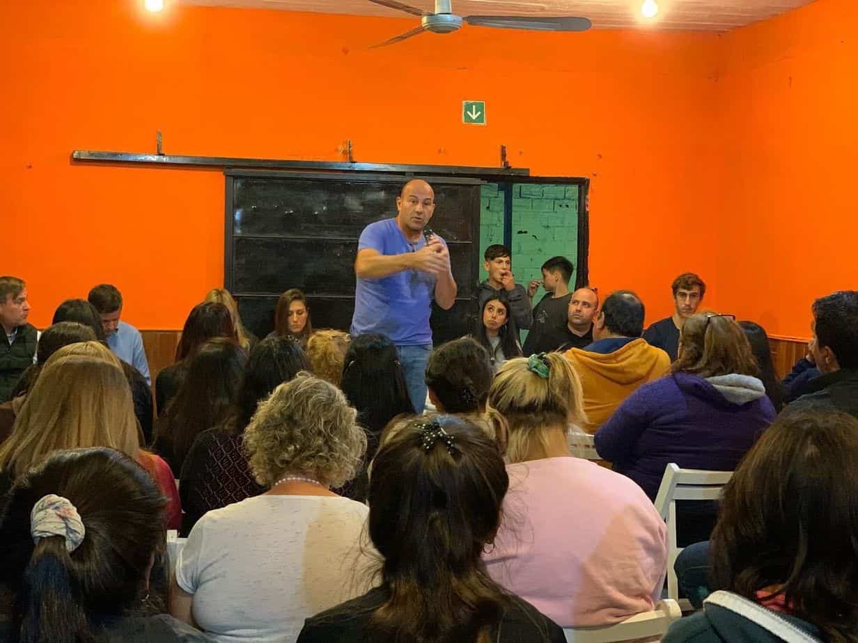 Molina con perfil bajo y los pies en los barrios