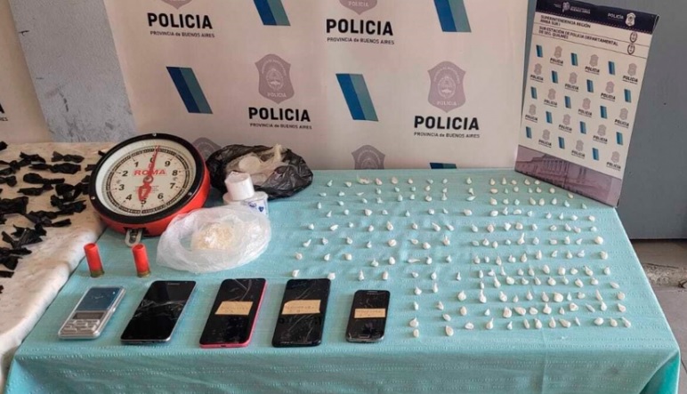 Tres detenidos por narcomenudeo en Bernal Oeste