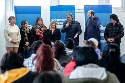 Cascallares entregó subsidios para mejoras de viviendas en Don Orione