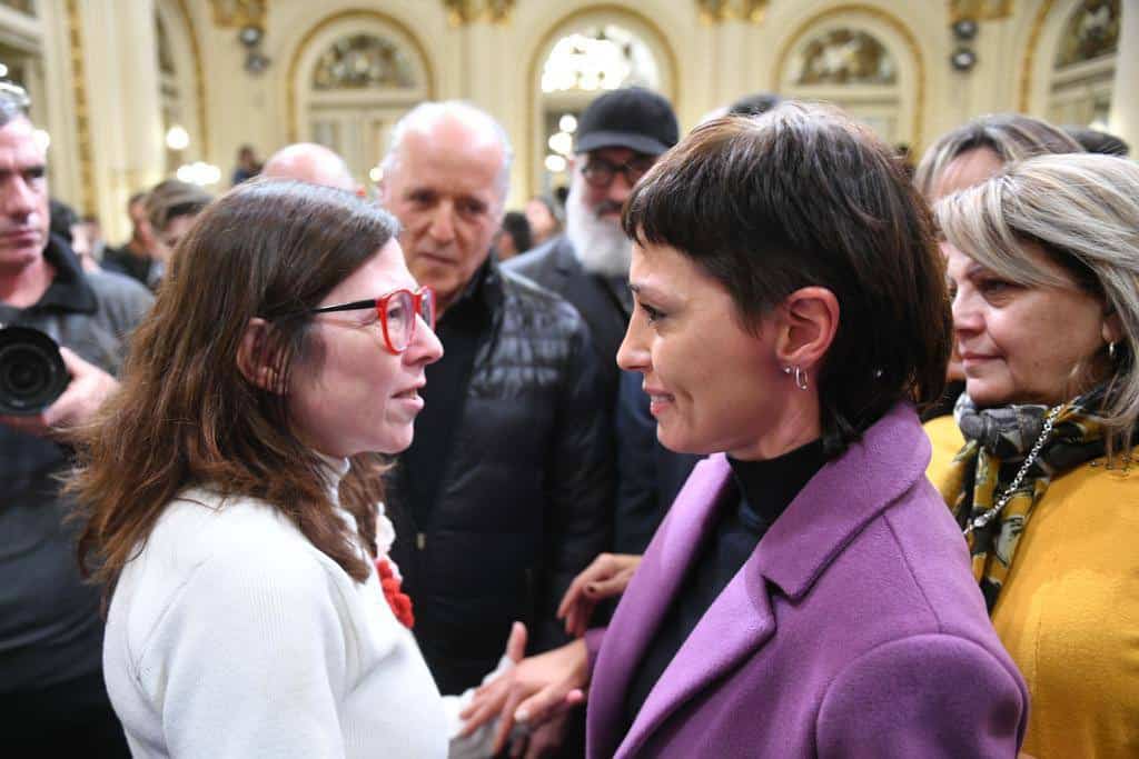 Fuerte apoyo de Mayra Mendoza a Batakis