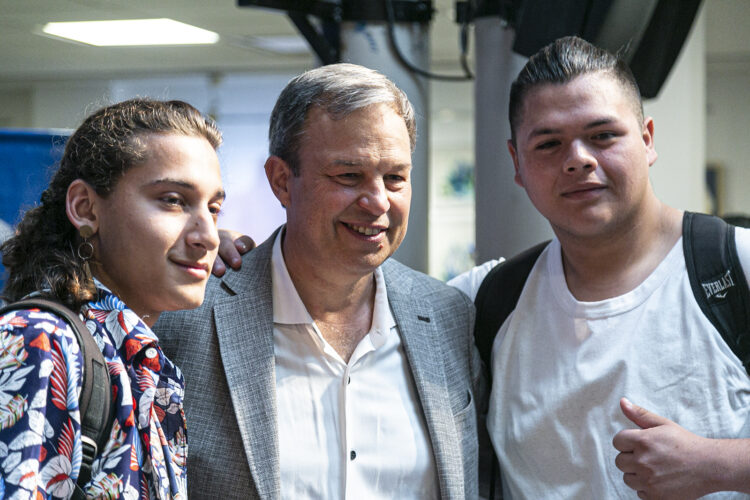 Cascallares lanzó el programa de Fortalecimiento Democrático en escuelas secundarias