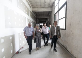 Cascallares entregó netbook y recorrió las obras de la Técnica N°5 de Calzada