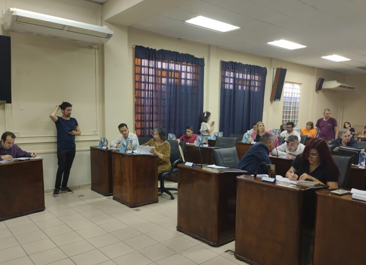 Aprobaron el aumento de tasas y la oposición los acusó de entregar superpoderes a Grindetti