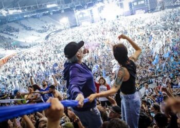 Mayra protagonista: del paravalanchas con Máximo a empujar el clamor CFK 2023