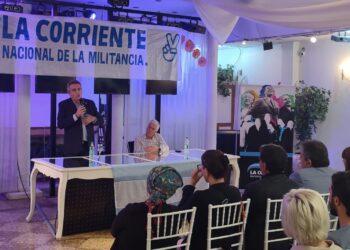 Rossi pidió al peronismo «dejar de mirar de costado al Gobierno de Alberto»