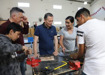 Gray recorrió las obras de la Escuela Técnica N° 1