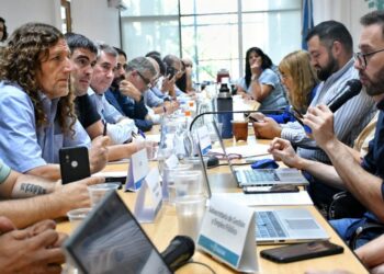 Kicillof cerró la paritaria con docentes y estatales pero no hubo bono