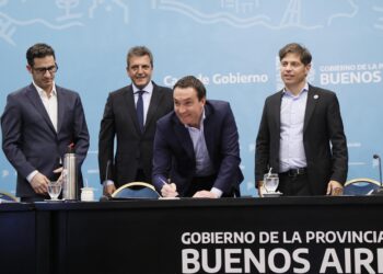 Kicillof, Massa e intendentes se mostraron juntos para controlar precios